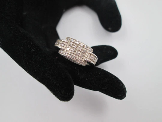 Women's ring. 925 sterling silver and white rhinestones trims. Europe. 1990's