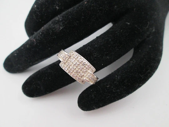 Women's ring. 925 sterling silver and white rhinestones trims. Europe. 1990's
