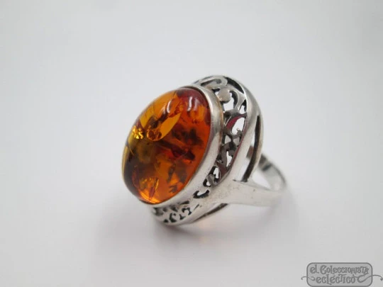 Women's ring. 925 sterling silver. Amber stone. 1970's. Spain