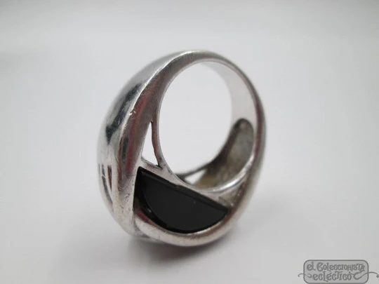 Women's ring. 925 sterling silver. Black stone. 1990's. Spain