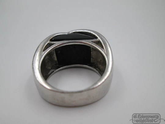 Women's ring. 925 sterling silver. Black stone. 1990's. Spain