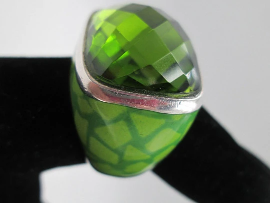 Women's ring. 925 sterling silver. Faceted gem & green enamel. Spain. 1990's