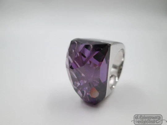 Women's ring. 925 sterling silver. Violet faceted gem. Spain. 1990's