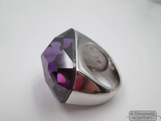 Women's ring. 925 sterling silver. Violet faceted gem. Spain. 1990's