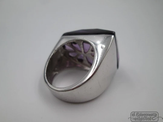 Women's ring. 925 sterling silver. Violet faceted gem. Spain. 1990's