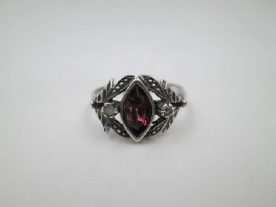 Women's ring. 925 sterling silver. Violet gem and white stones. Vegetable motifs. 1980's