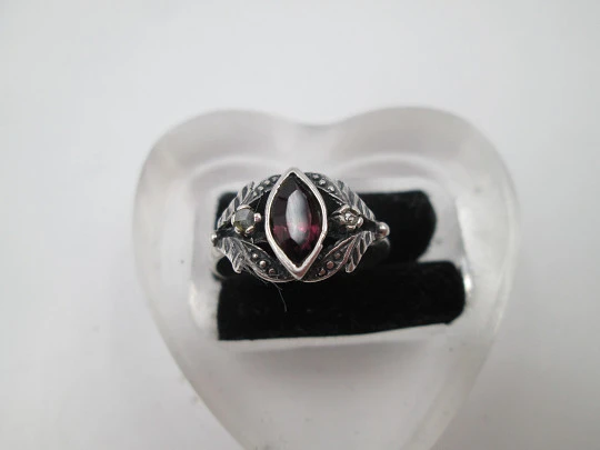 Women's ring. 925 sterling silver. Violet gem and white stones. Vegetable motifs. 1980's