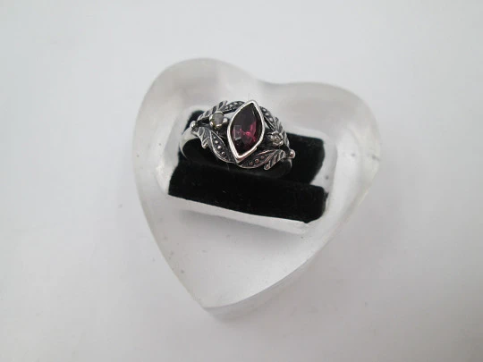 Women's ring. 925 sterling silver. Violet gem and white stones. Vegetable motifs. 1980's