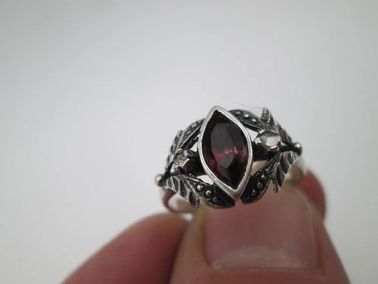 Women's ring. 925 sterling silver. Violet gem and white stones. Vegetable motifs. 1980's
