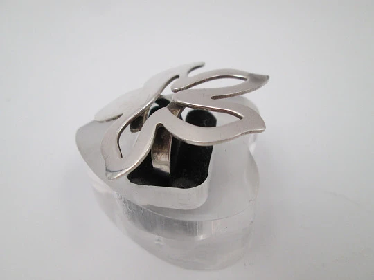 Women's ring. Openwork flower design. 925 sterling silver. 1990's. Spain