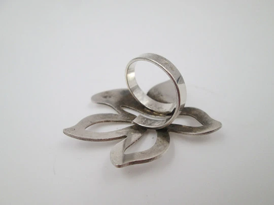 Women's ring. Openwork flower design. 925 sterling silver. 1990's. Spain