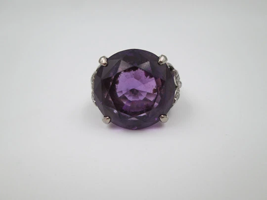 Women's ring. Sterling silver. Amethyst and white gems flowers. Europe. 2000's