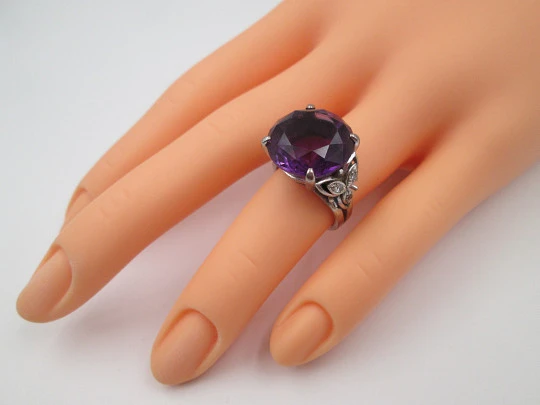 Women's ring. Sterling silver. Amethyst and white gems flowers. Europe. 2000's