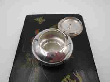 Women's round pillbox. 925 sterling silver. 1980's. Articulated top lid. Europe