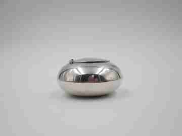 Women's round pillbox. 925 sterling silver. 1980's. Articulated top lid. Europe
