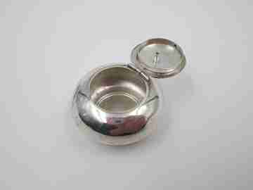 Women's round pillbox. 925 sterling silver. 1980's. Articulated top lid. Europe