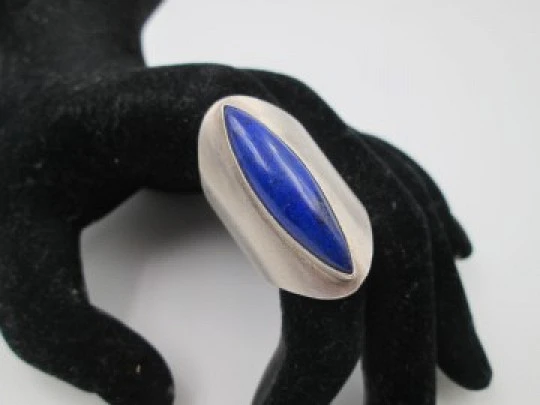 Women's shuttle ring. 925 sterling silver and sea blue stone. 1990's