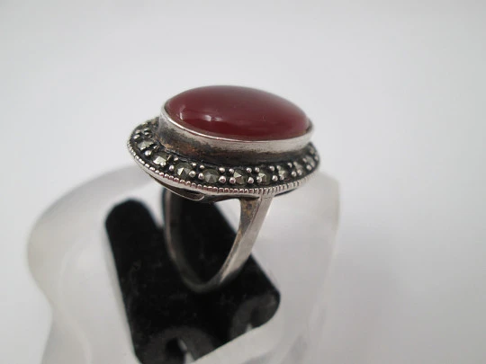 Women's shuttle ring. Sterling silver. Marcasite and oval garnet stone. 1980's. Europe