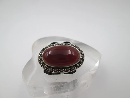 Women's shuttle ring. Sterling silver. Marcasite and oval garnet stone. 1980's. Europe