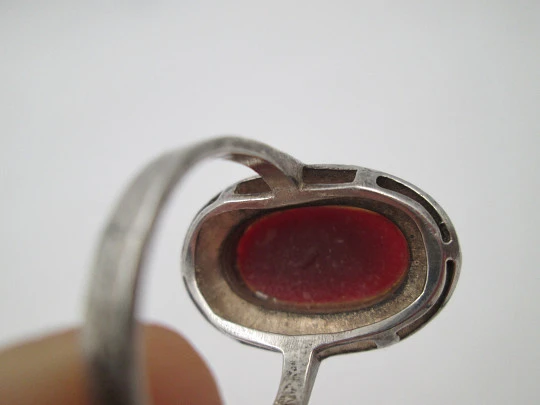 Women's shuttle ring. Sterling silver. Marcasite and oval garnet stone. 1980's. Europe