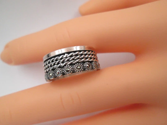 Women's spinner ring. Sterling silver and rolled gold. Marcasite stones. Portugal. 2000's