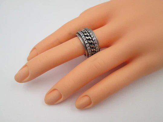 Women's spinner ring. Sterling silver. White gems & curb links motifs. Portugal. 2000's Women's spinner ring. Sterling silver. White gems & curb links motifs. Portugal. 2000's