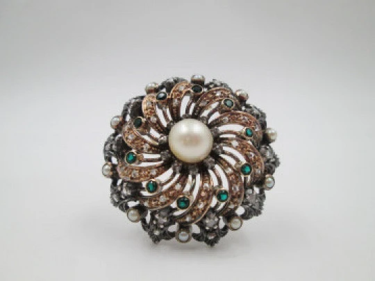 Women's spiral brooch. 18k gold & sterling silver. Pearls, emeralds and diamonds. 1930's