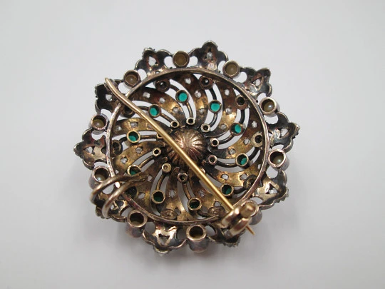 Women's spiral brooch. 18k gold & sterling silver. Pearls, emeralds and diamonds. 1930's