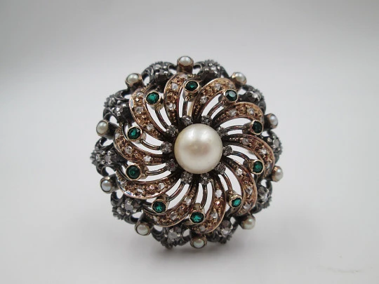 Women's spiral brooch. 18k gold & sterling silver. Pearls, emeralds and diamonds. 1930's