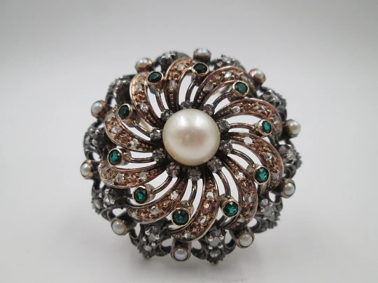 Women's spiral brooch. 18k gold & sterling silver. Pearls, emeralds and diamonds. 1930's