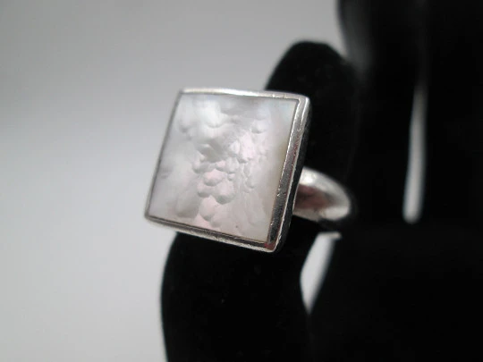 Women's square ring. 925 sterling silver and nacre. Number 13