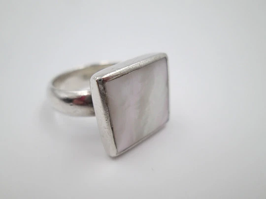 Women's square ring. 925 sterling silver and nacre. Number 13