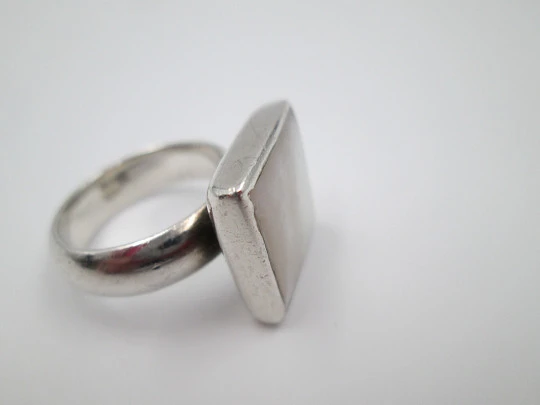 Women's square ring. 925 sterling silver and nacre. Number 13