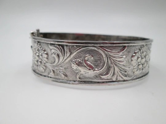 Women's sterling silver bangle bracelet. Floral and vegetable motifs. Tab security clasp. 1980 Women's sterling silver bangle bracelet. Floral and vegetable motifs. Tab security clasp. 1980