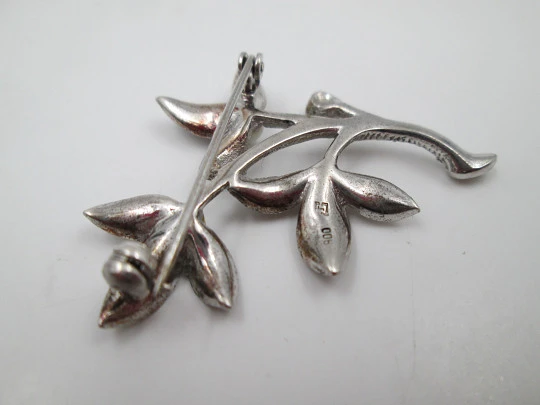 Women's sterling silver brooch. Branch with leaves. Marquesitas & pearls. 1950's