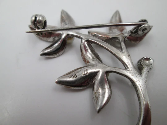 Women's sterling silver brooch. Branch with leaves. Marquesitas & pearls. 1950's