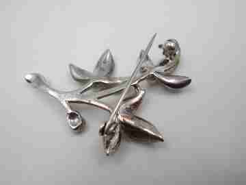 Women's sterling silver brooch. Branch with leaves. Marquesitas & pearls. 1950's