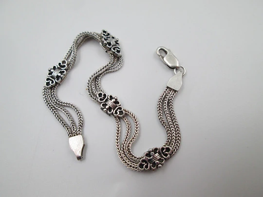 Women's threads bracelet. 925 sterling silver. Vegetable trims. Lobster clasp. Europe. 1990's Women's threads bracelet. 925 sterling silver. Vegetable trims. Lobster clasp. Europe. 1990's