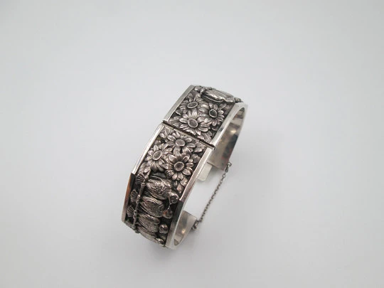 Women's wide bangle. Sterling silver. Daisies and eagles on high relief. Europe. 1970's Women's wide bangle. Sterling silver. Daisies and eagles on high relief. Europe. 1970's