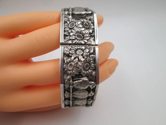 Women's wide bangle. Sterling silver. Daisies and eagles on high relief. Europe. 1970's Women's wide bangle. Sterling silver. Daisies and eagles on high relief. Europe. 1970's
