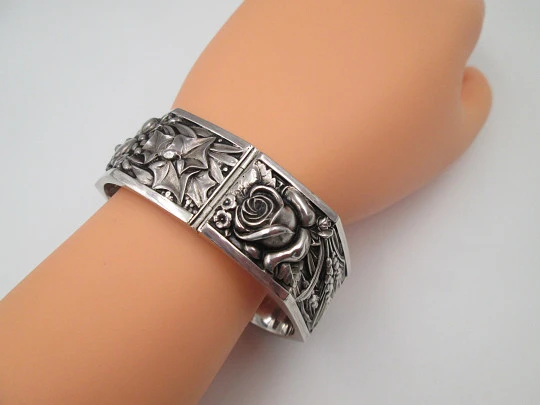 Women's wide bangle. Sterling silver. Roses, ears of wheat, leaves and fruit in relief. 1970's