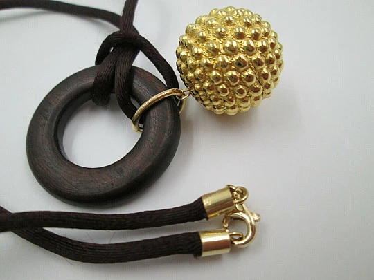 Yanes women's pendant. 18 karat yellow gold ball. Wood and silk cord