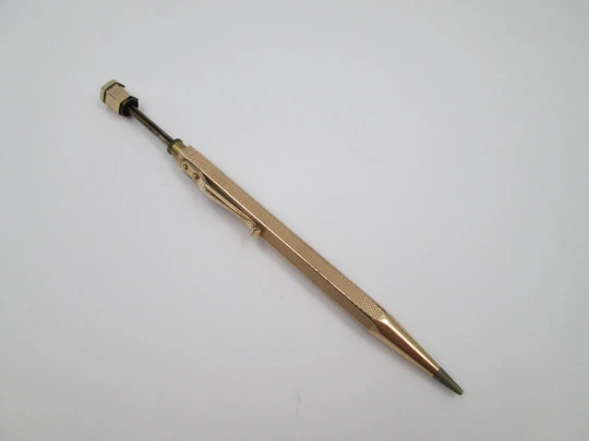 Yard-O-Led propelling pencil. Rolled gold. 1930's. England. Twist system