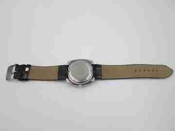 Yearling jump hours wristwatch. Chromed metal & steel. Manual wind. Date. 1970's