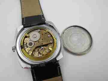 Yearling jump hours wristwatch. Chromed metal & steel. Manual wind. Date. 1970's