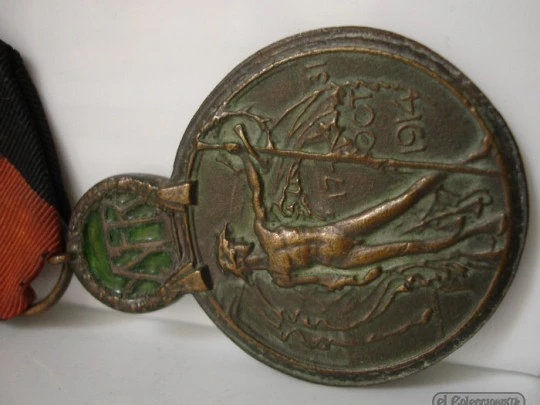 Yser medal. Bronze and enamel. Belgium. 1918. Fabric tape