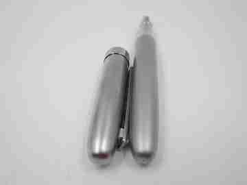 Yves Saint Laurent París fountain pen. Satin and chromed steel. Cartridge. 1980's