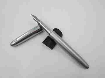 Yves Saint Laurent París fountain pen. Satin and chromed steel. Cartridge. 1980's