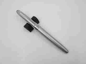 Yves Saint Laurent París fountain pen. Satin and chromed steel. Cartridge. 1980's