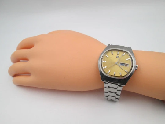Zenith Surf men's automatic watch. Stainless steel. Calendar. Bracelet. Swiss. 1970's Zenith Surf men's automatic watch. Stainless steel. Calendar. Bracelet. Swiss. 1970's